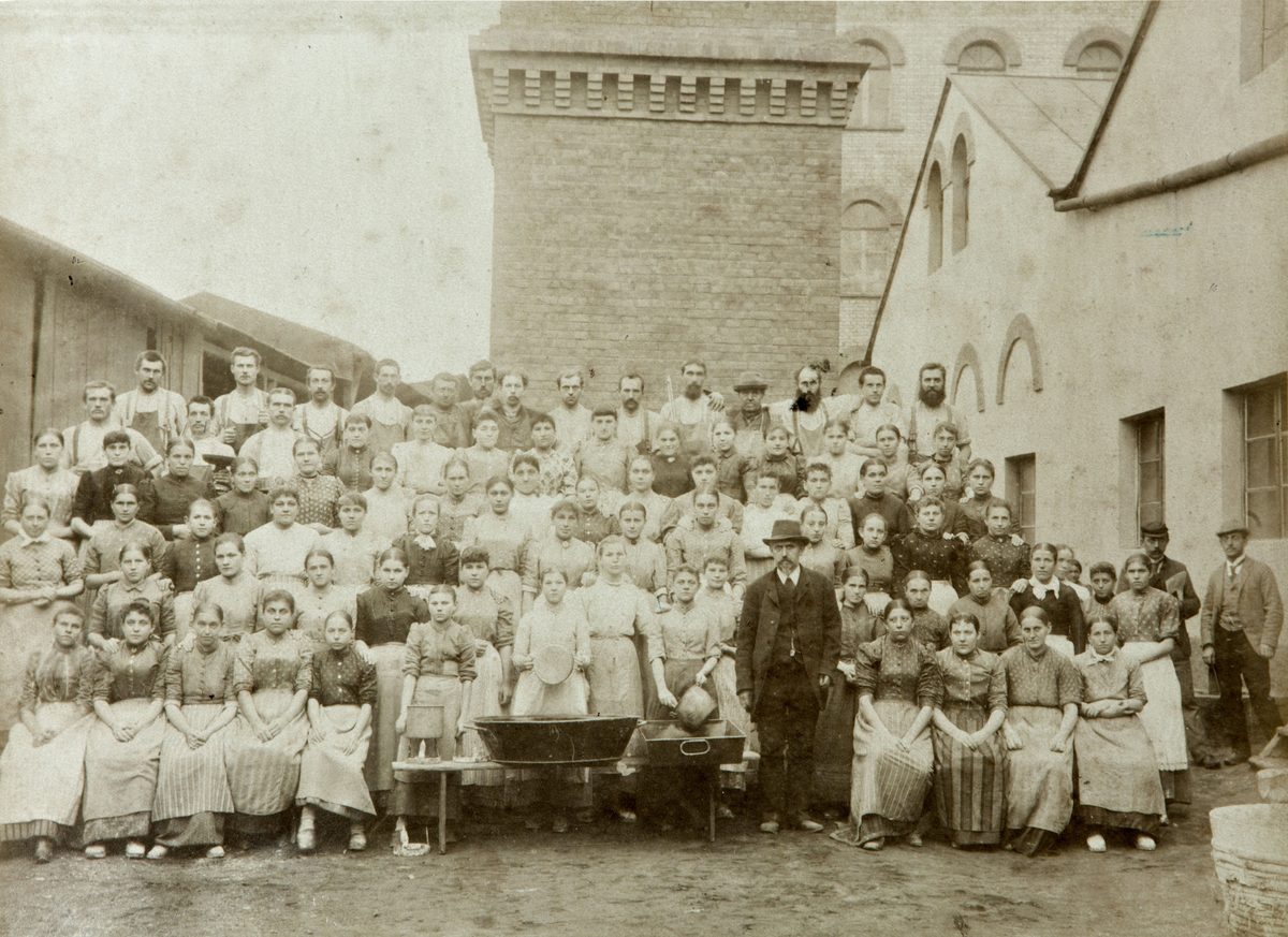 1895-fotoserie-der-werksangehörigen-08