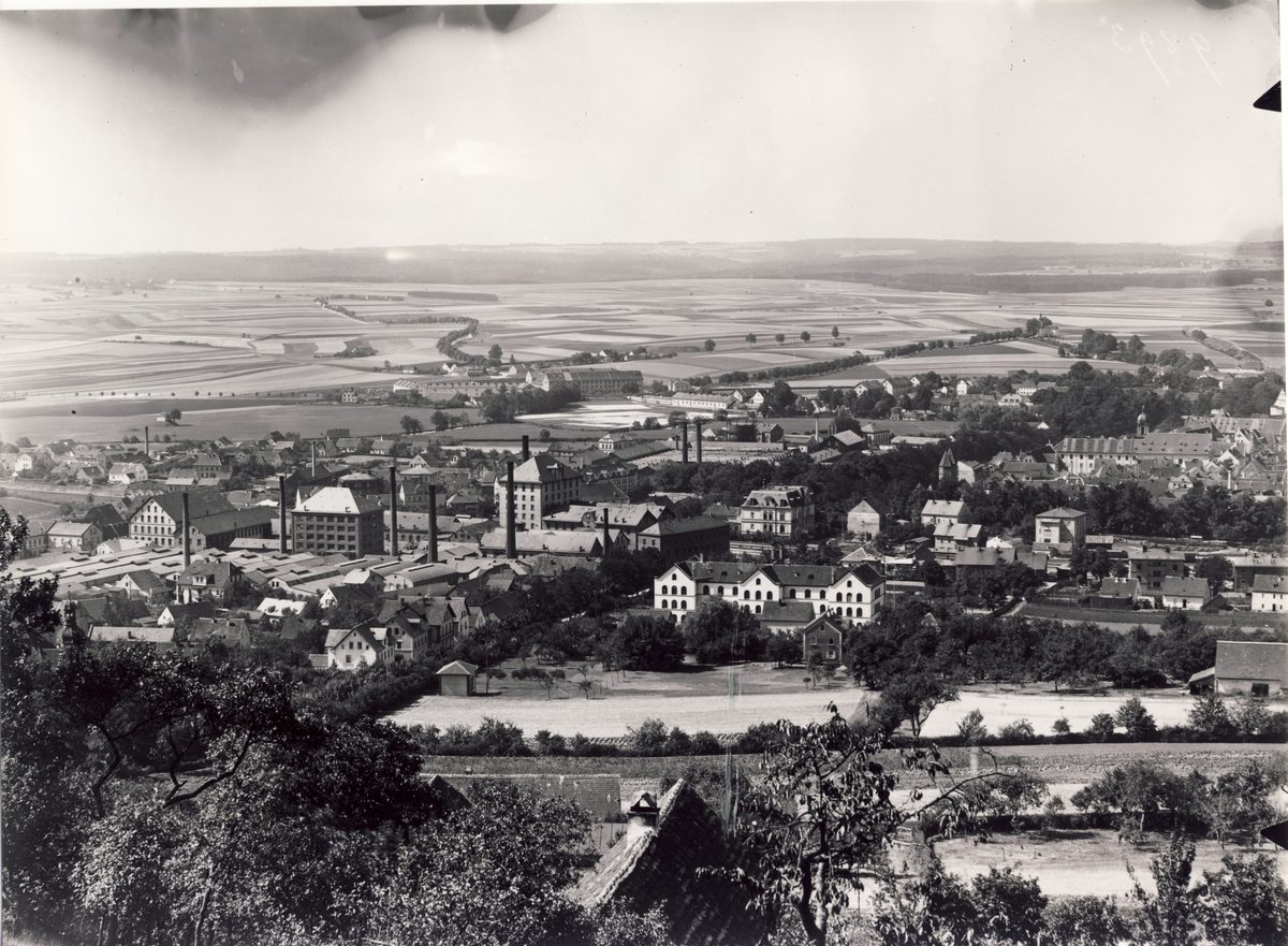 1904 mit Stranzkylager und neuen Bürohaus [11]. Vorne ist das Marienkrankenhaus, im Hintergrund ist das Gefängnis.