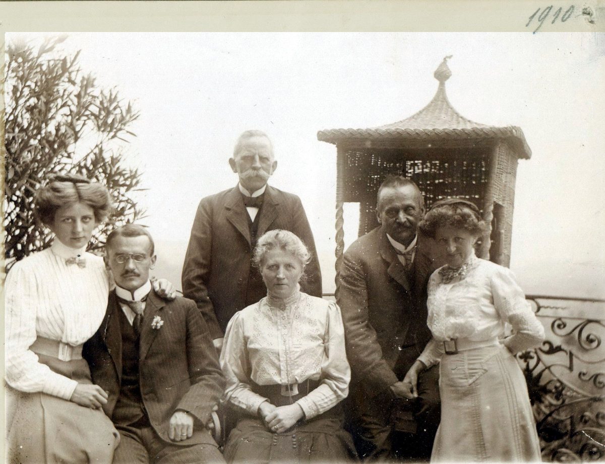 1910 Von links Elsa Koye, Oskar B., Otto und Maria Koye (die Eltern von Elsa), Georg B und Erny