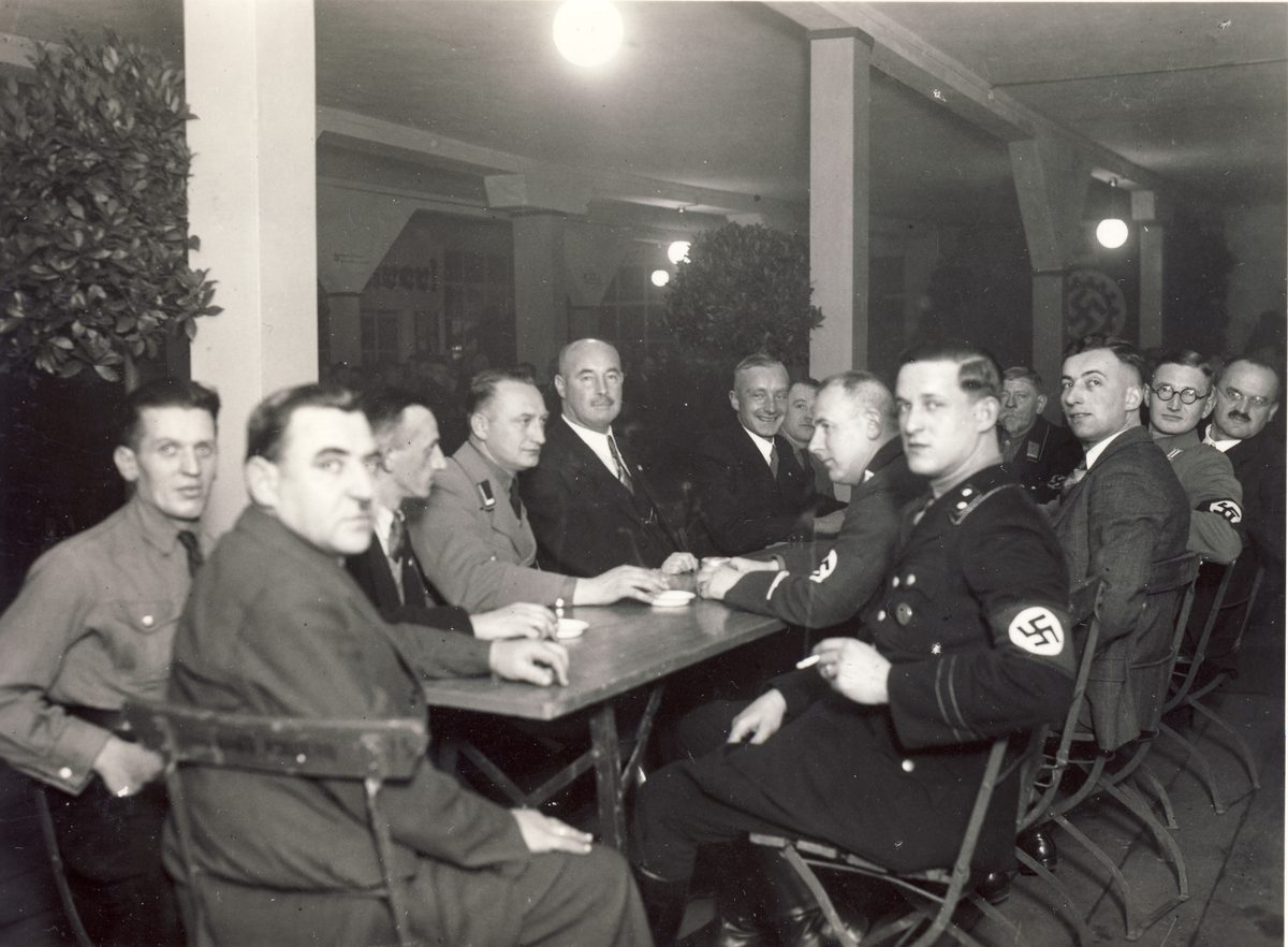 1919-1945-70