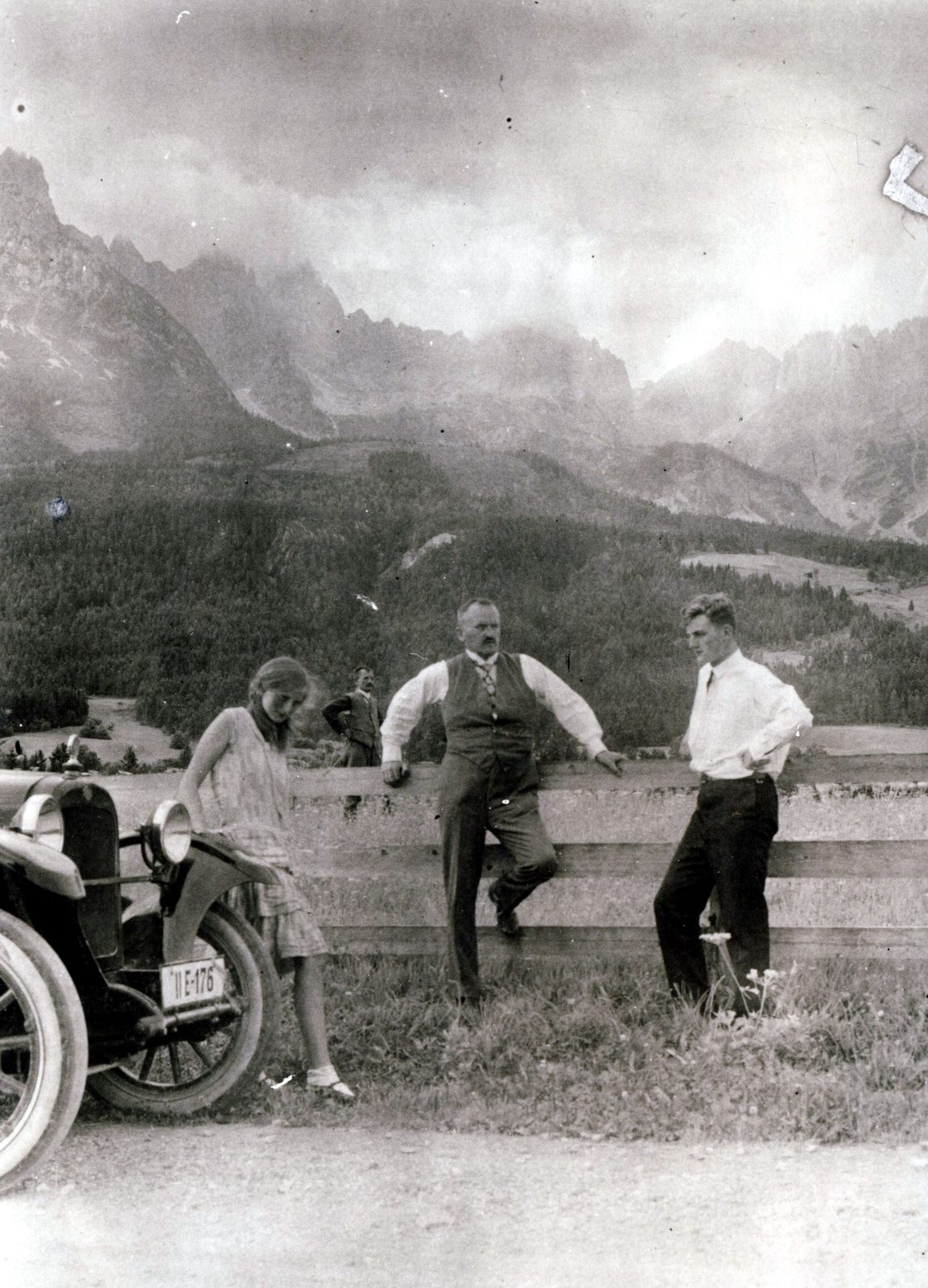 1929
