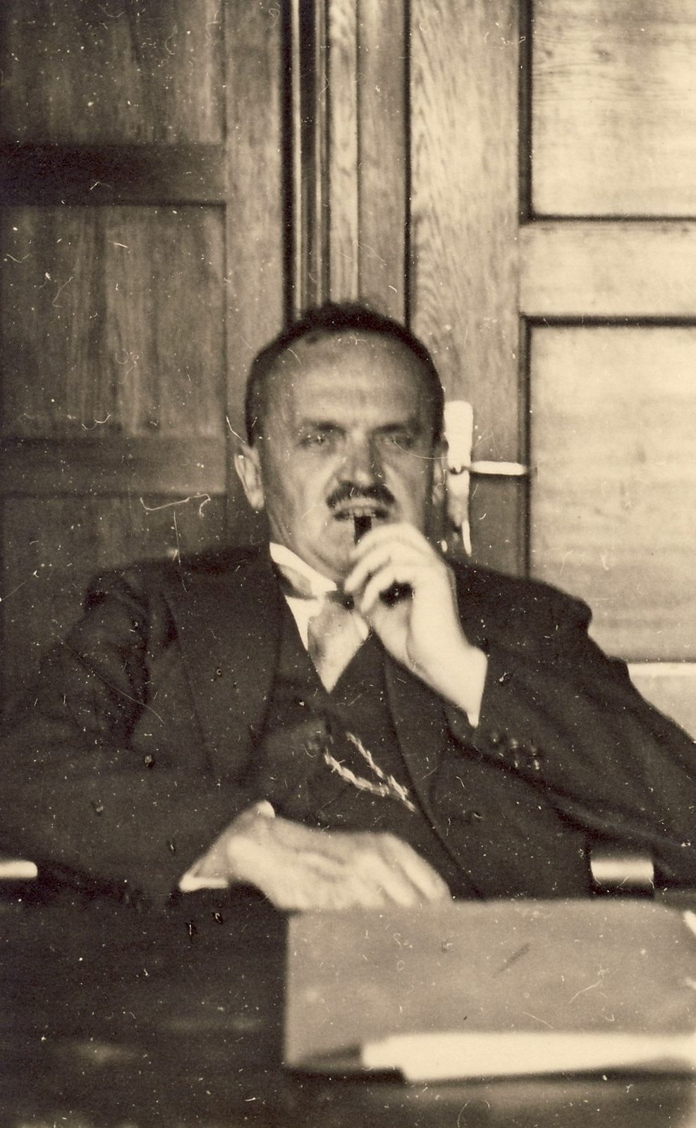 1940 Oskar im Hauptbüro