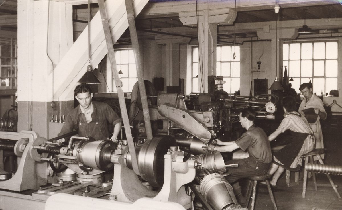 1953-fotoserie-über-die-firma-15