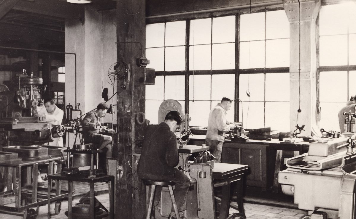 1953-fotoserie-über-die-firma-44