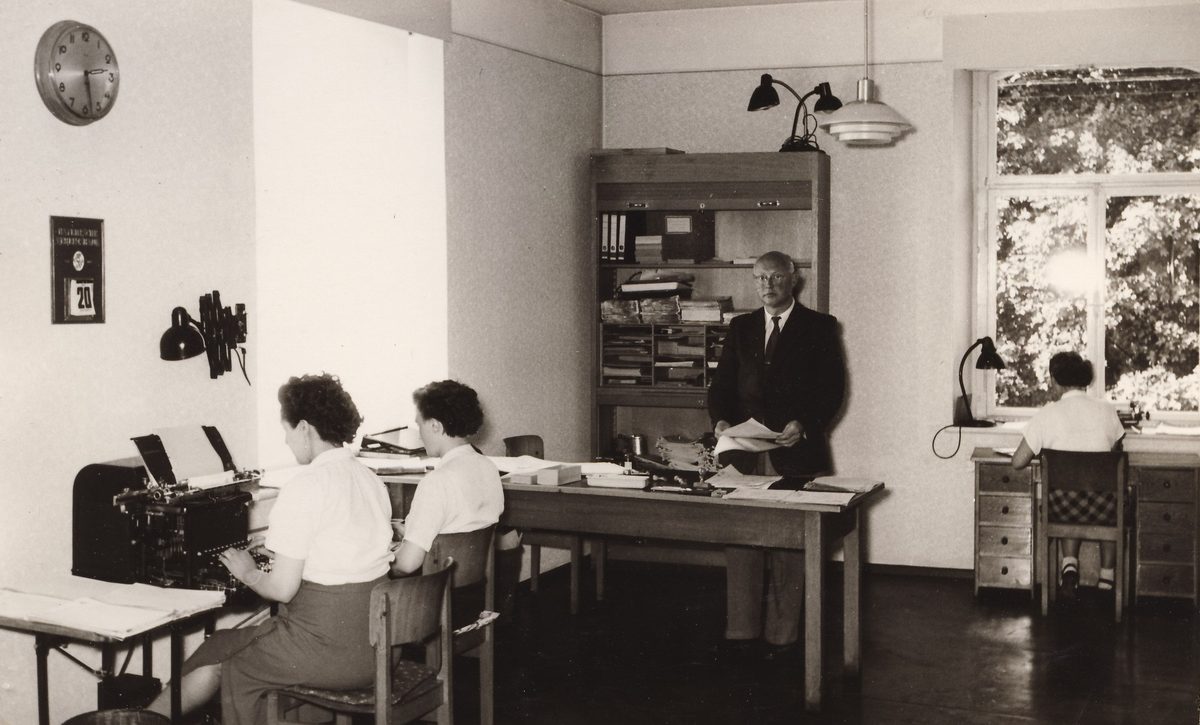 1953-fotoserie-über-die-firma-45