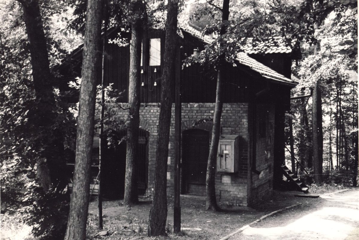 1953