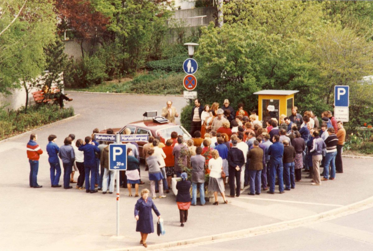 1981 Streik vor dem Fabriktor