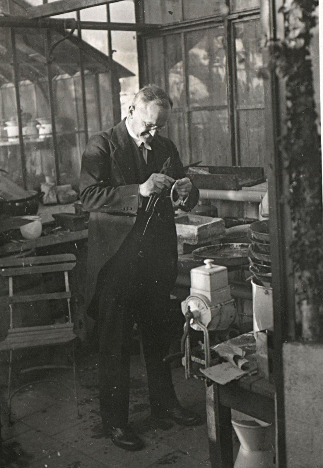 Oskar im Gewächshaus